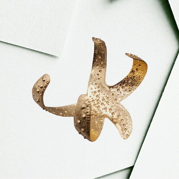 GOLDTONE STARFISH BANGLE  - Picture 5 of 5